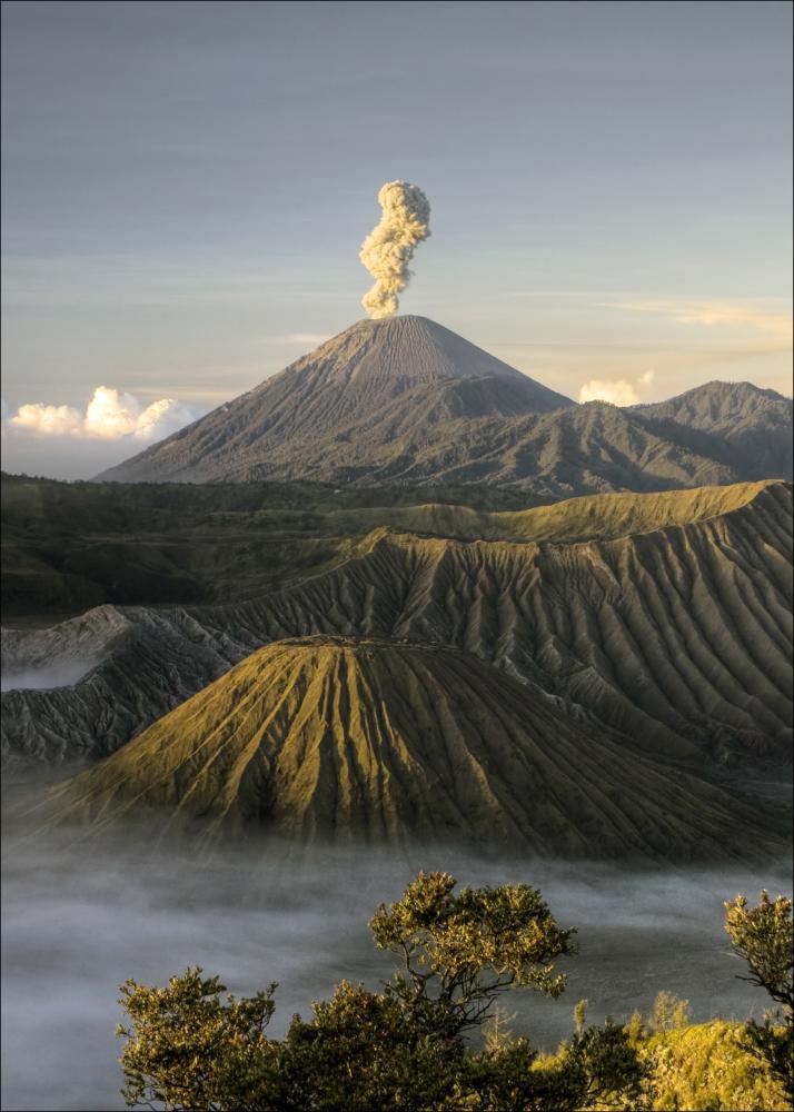 Green volcano Plakāts