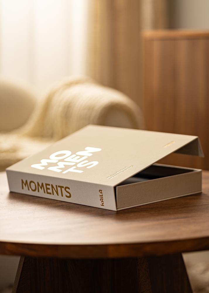 KAILA MOMENTS Creme - Coffee Table Photo Album (60 Melni Lappuses / 30 loksnes)