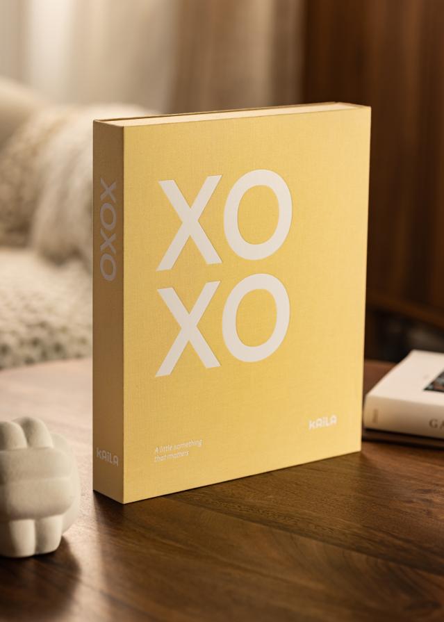 KAILA XOXO Yellow - Coffee Table Photo Album (60 Melni Lappuses / 30 loksnes)