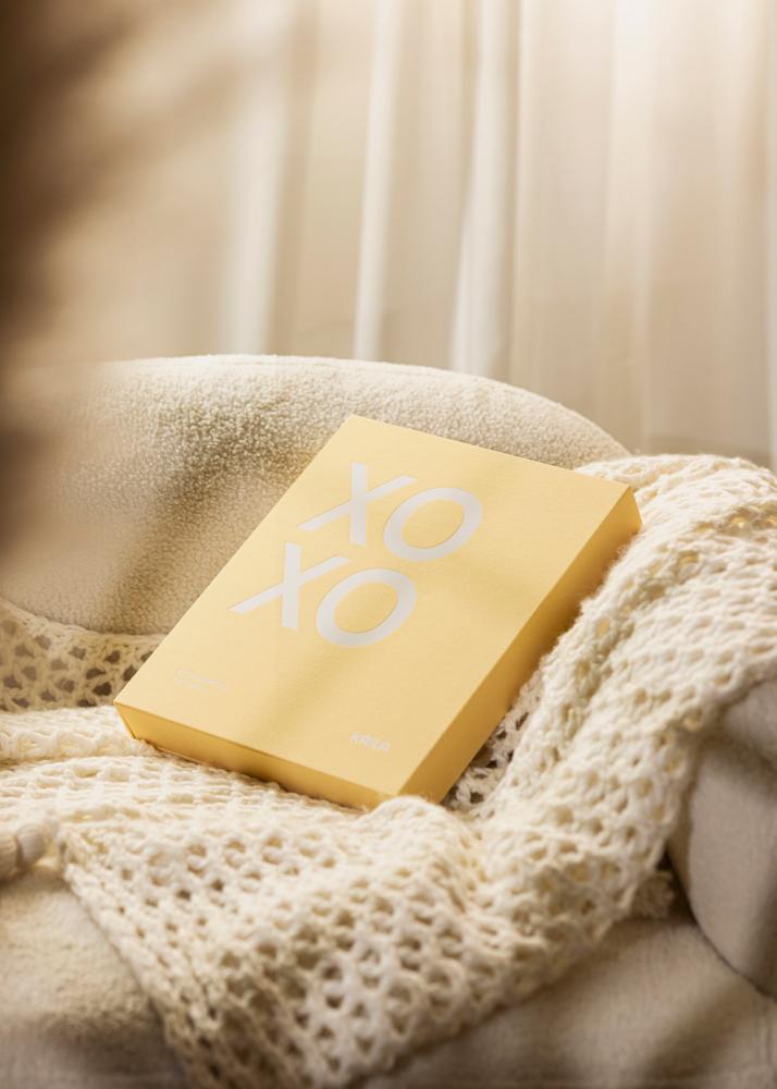 KAILA XOXO Yellow - Coffee Table Photo Album (60 Melni Lappuses / 30 loksnes)