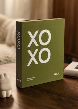 KAILA XOXO Olive - Coffee Table Photo Album (60 Melni Lappuses / 30 loksnes)