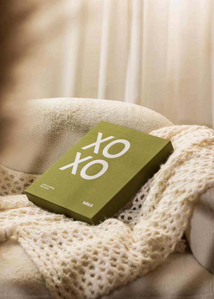 KAILA XOXO Olive - Coffee Table Photo Album (60 Melni Lappuses / 30 loksnes)