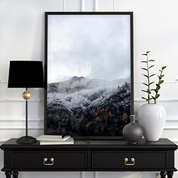 Stilīga attēlu siena, kas seko taisnai līnijai Attēlu siena